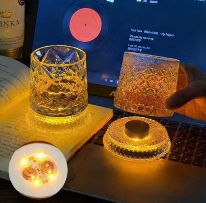 Roterende whiskyglas med LED og fod