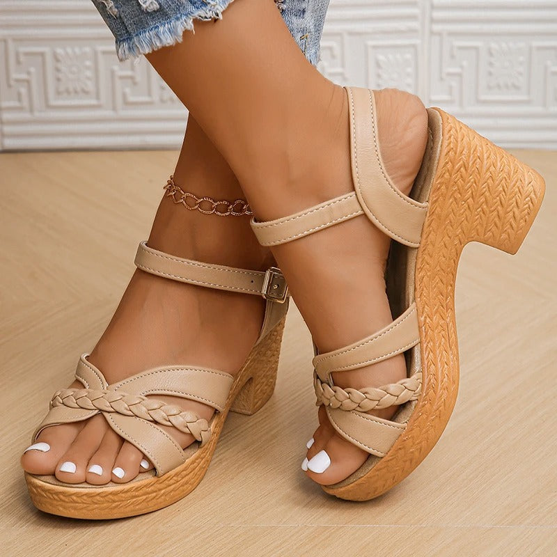 Michella | Stilfulde Sandaler med Flettet Rem