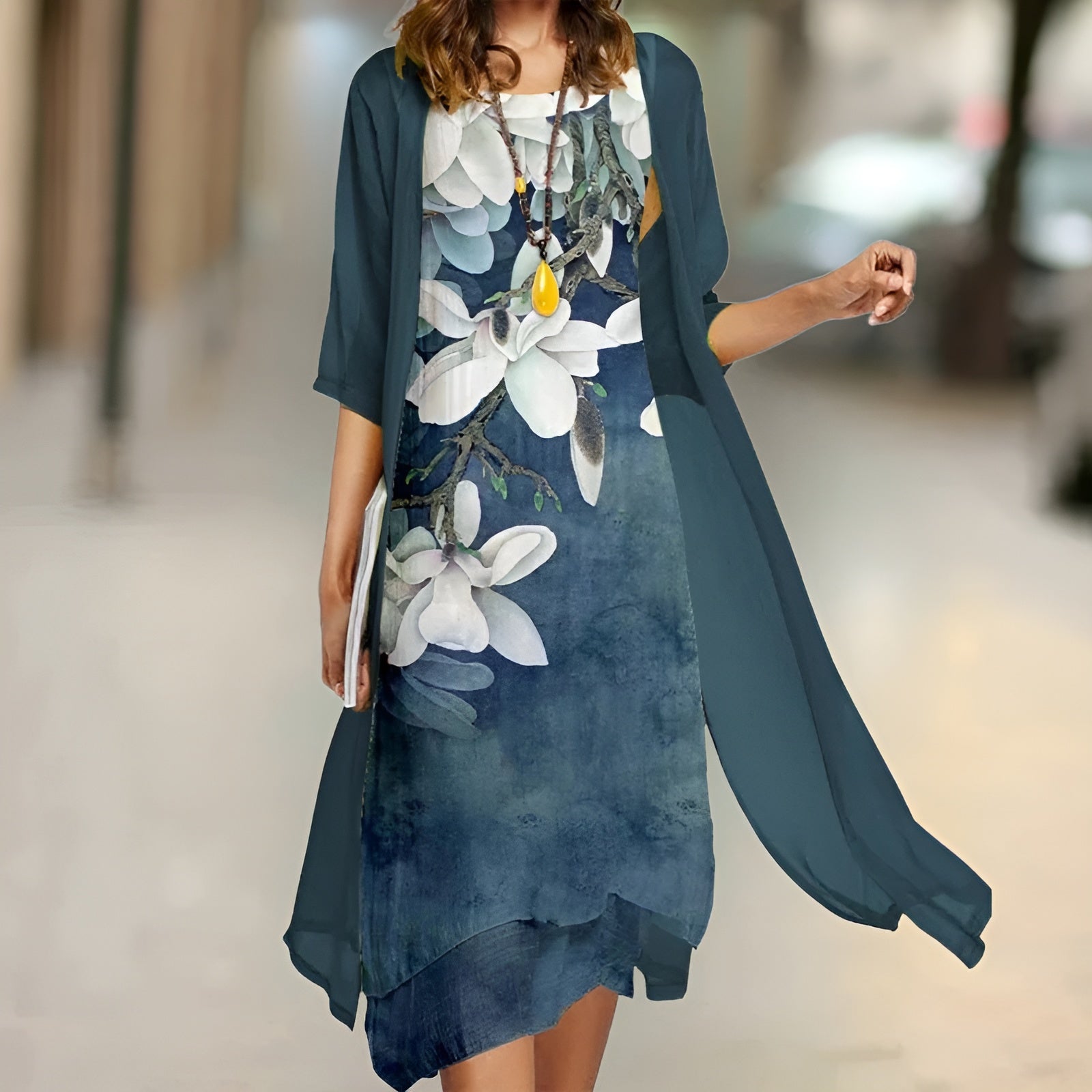 LARISSA KJOLE | Sommerlig elegance med gratis cardigan
