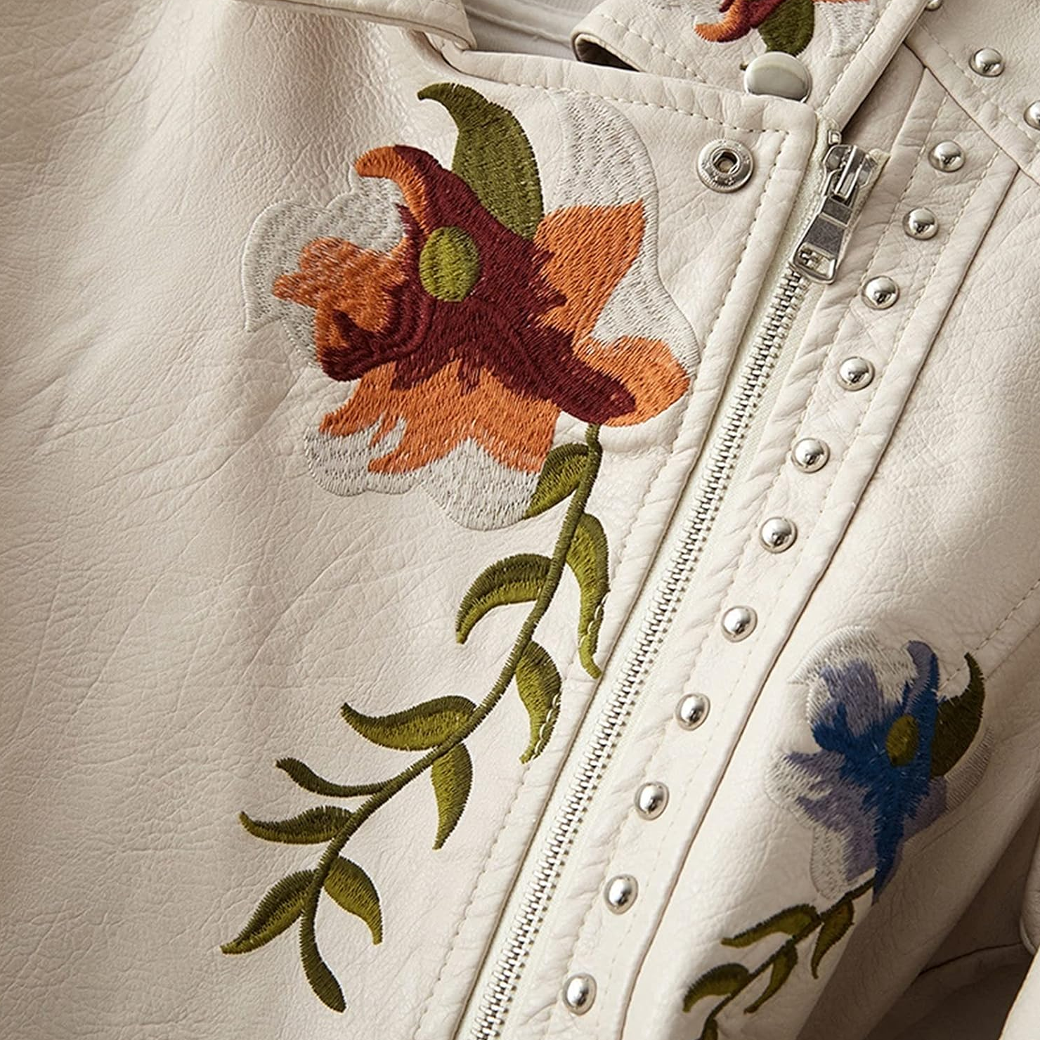 Josefine | Stilfuld Bikerjakke med Blomstret Broderi
