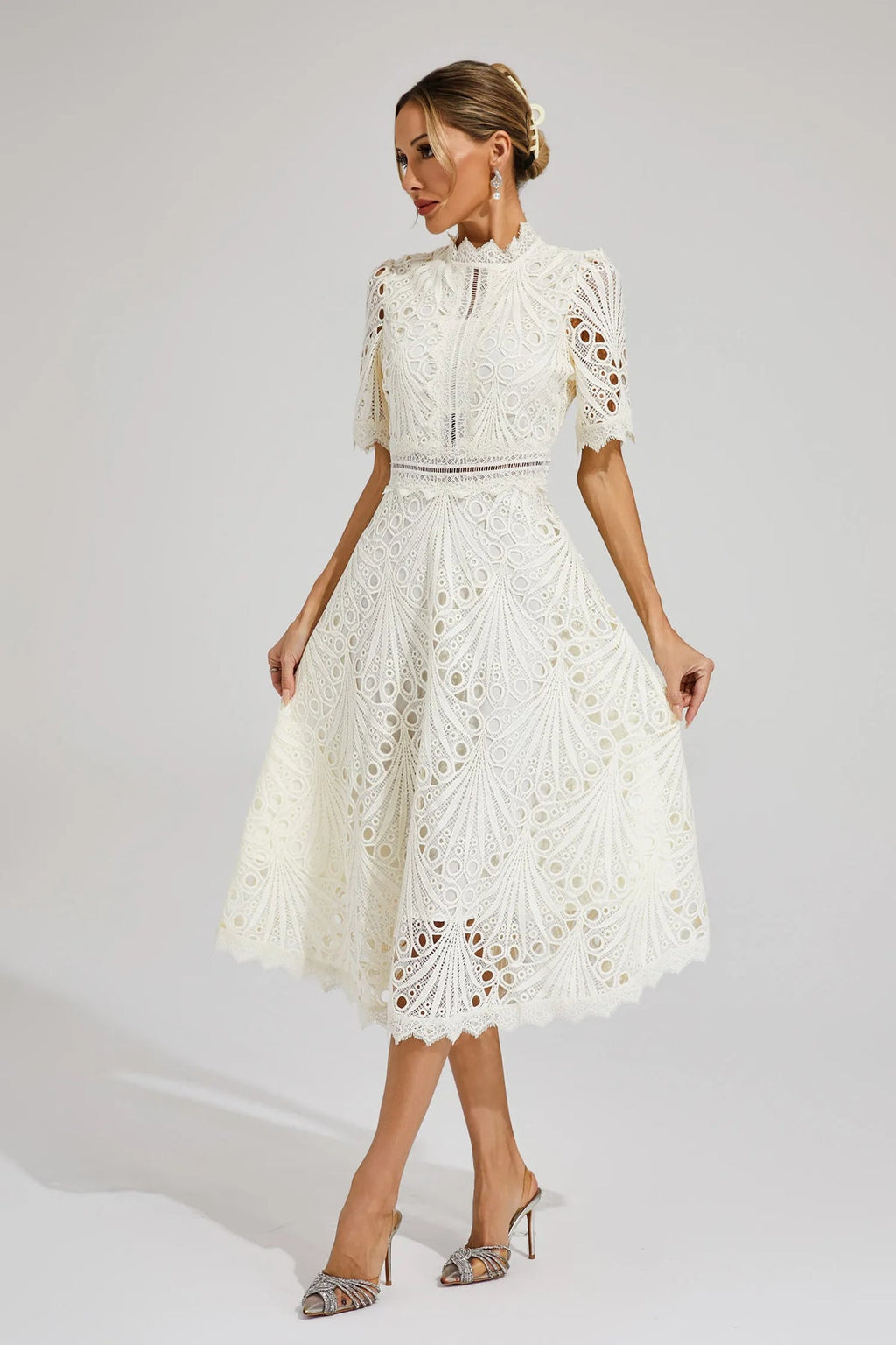 Vorelle – Sommerkjole med blomsterbroderi
