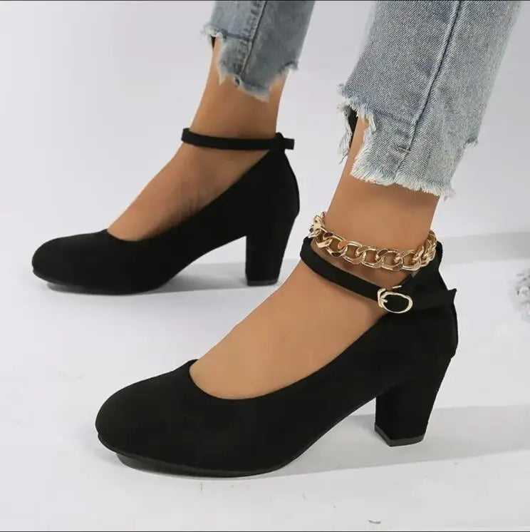 Wilma | Stilfulde Pumps med Ankelrem og Blokhæl