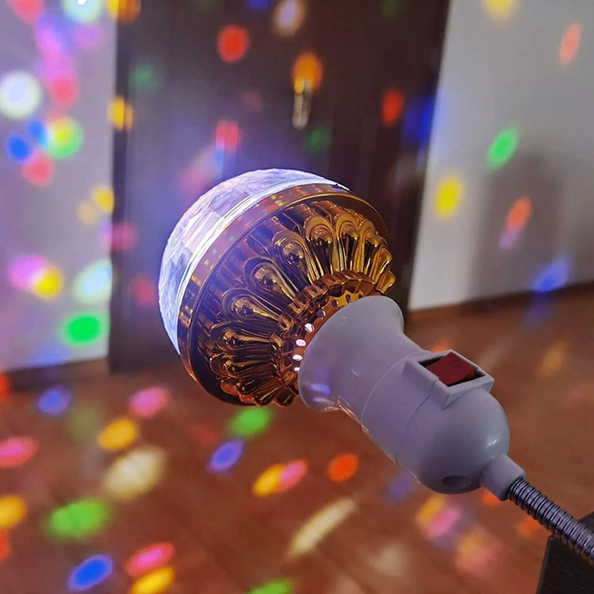 Roterende RGB LED-pære med stroboskopeffekt