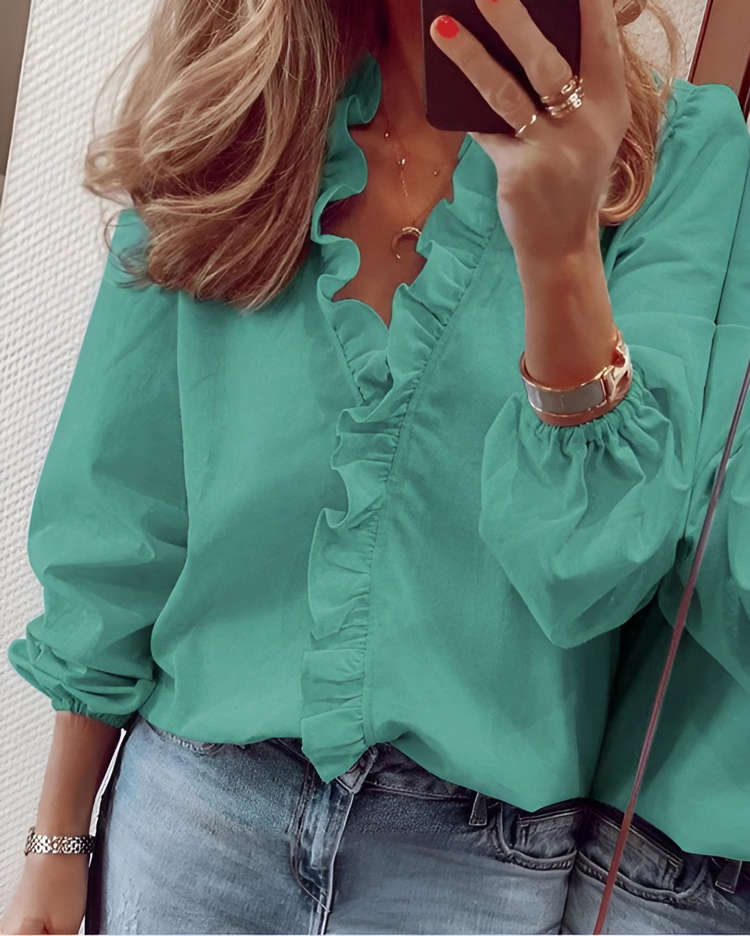 Romina – Luftig og elegant bluse med flæser