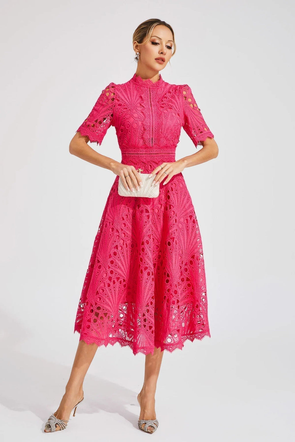 Vorelle – Sommerkjole med blomsterbroderi