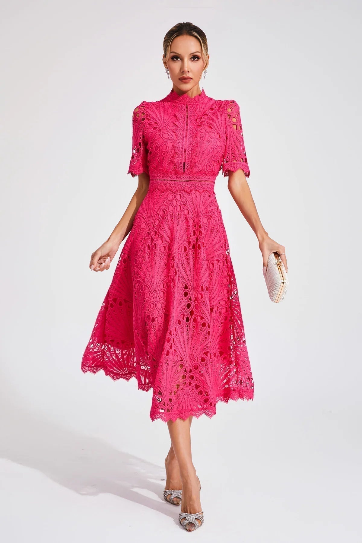 Vorelle – Sommerkjole med blomsterbroderi