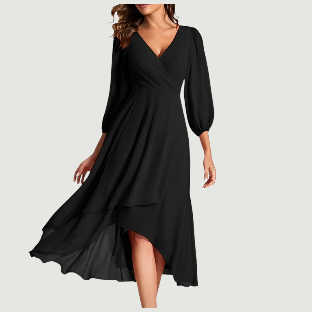 MIA KJOLE | Elegant V-halsdesign med asymmetrisk fald