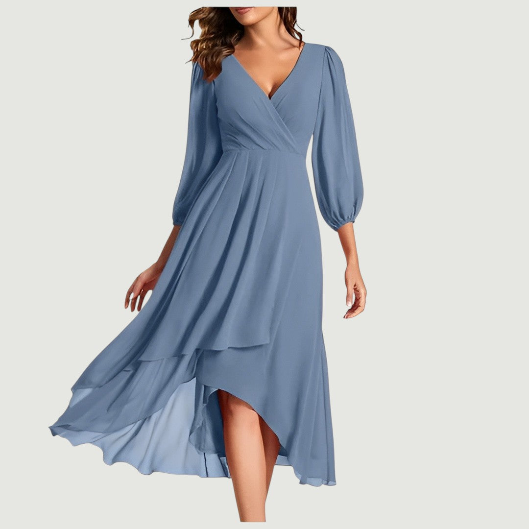 MIA KJOLE | Elegant V-halsdesign med asymmetrisk fald