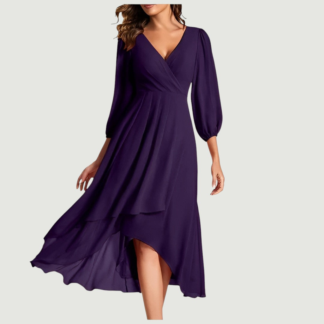 MIA KJOLE | Elegant V-halsdesign med asymmetrisk fald
