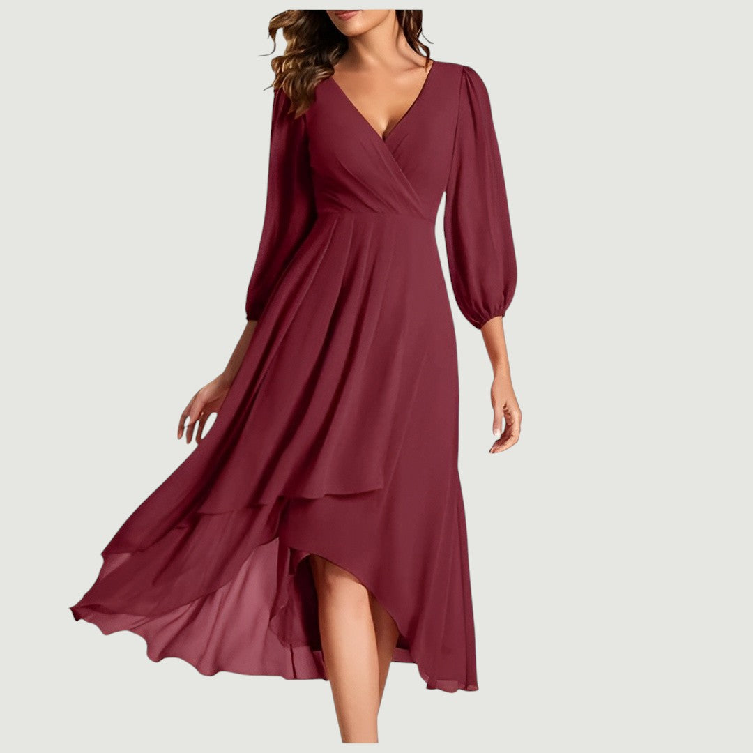 MIA KJOLE | Elegant V-halsdesign med asymmetrisk fald