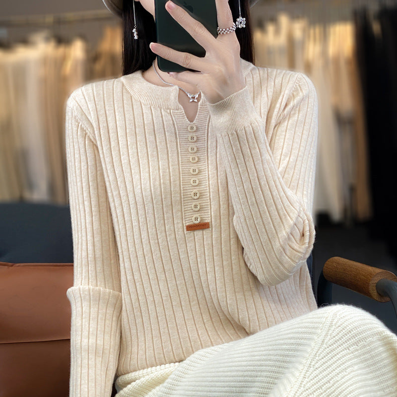 Rene  | Strikket pullover med V-hals