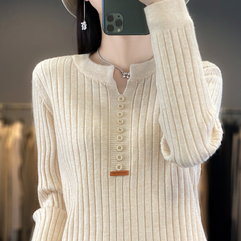 Rene  | Strikket pullover med V-hals