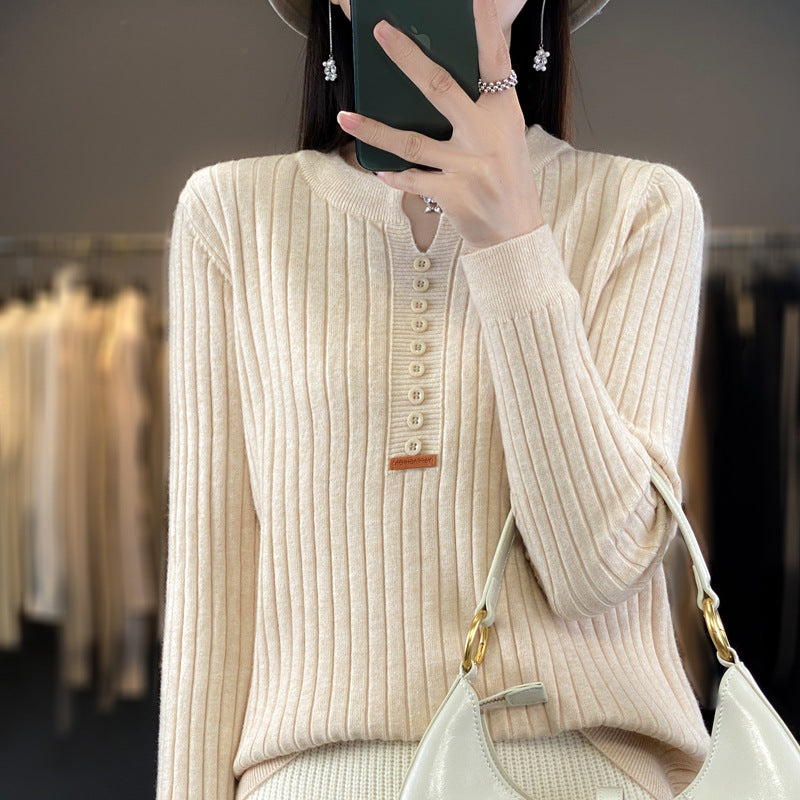 Rene  | Strikket pullover med V-hals