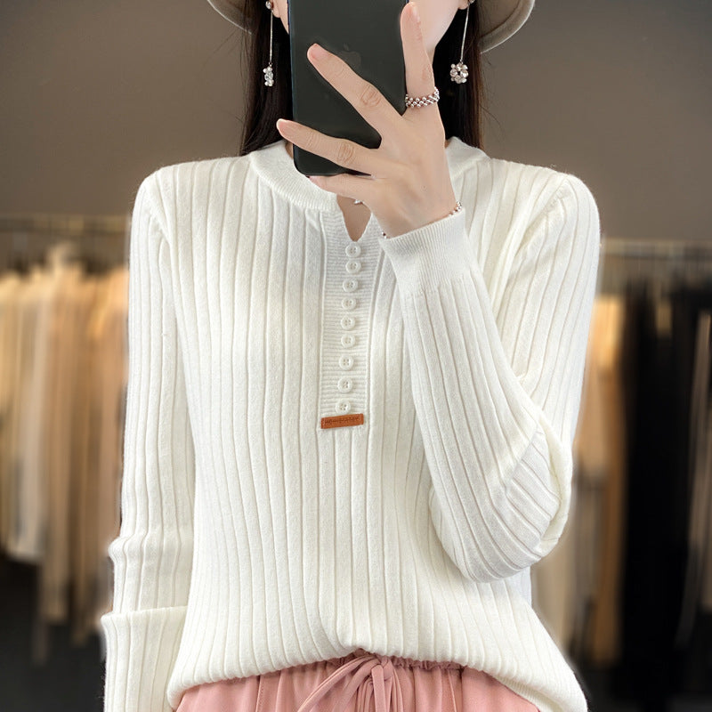 Rene  | Strikket pullover med V-hals
