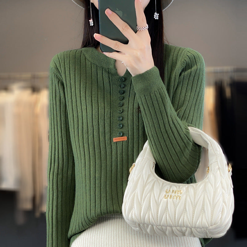 Rene  | Strikket pullover med V-hals