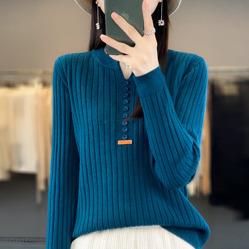 Rene  | Strikket pullover med V-hals