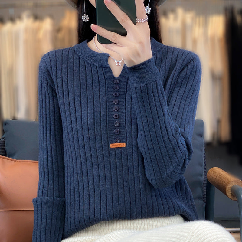 Rene  | Strikket pullover med V-hals