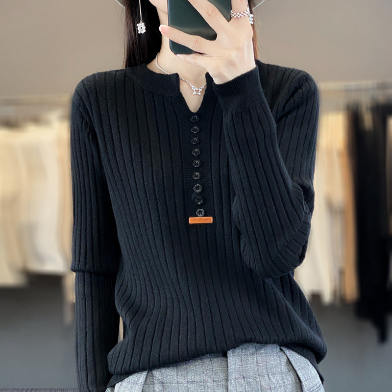 Rene  | Strikket pullover med V-hals
