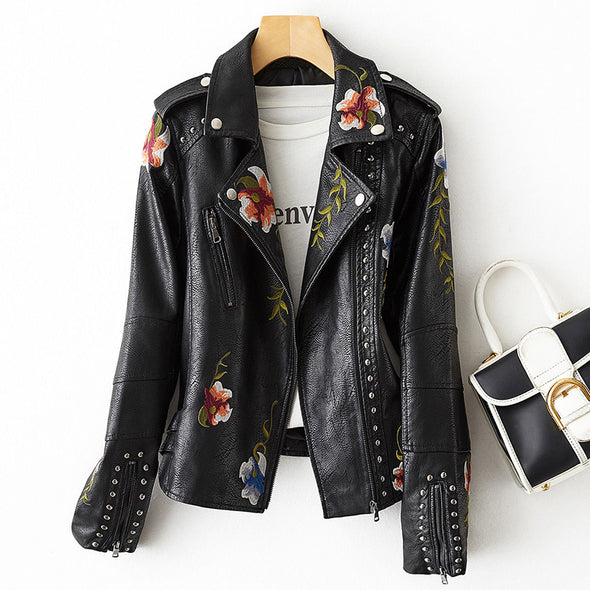 Josefine | Stilfuld Bikerjakke med Blomstret Broderi