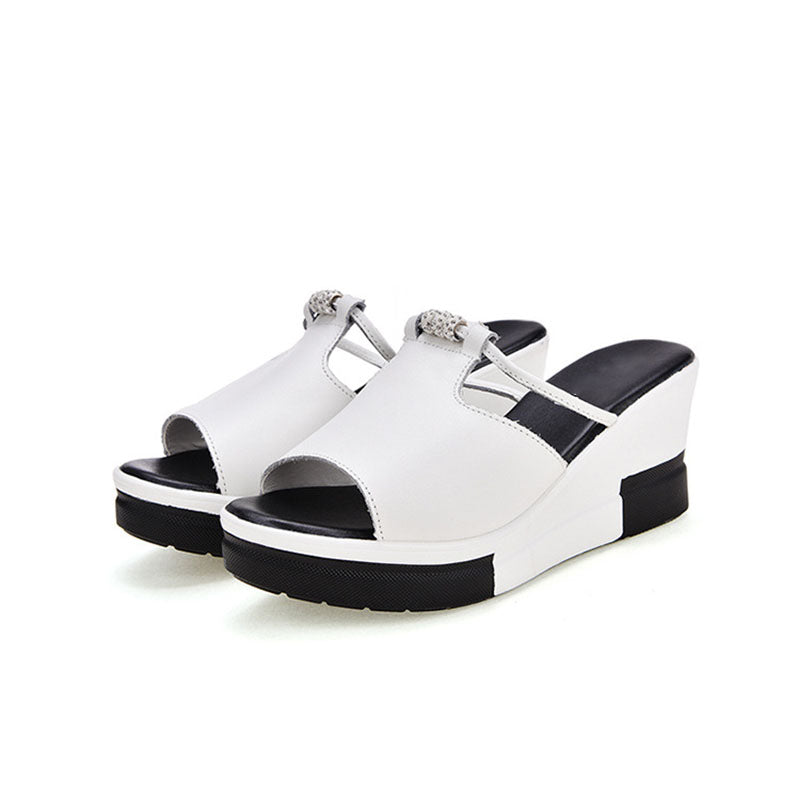 Silla | Stilfulde Kilesandaler med Rhinestone-detaljer